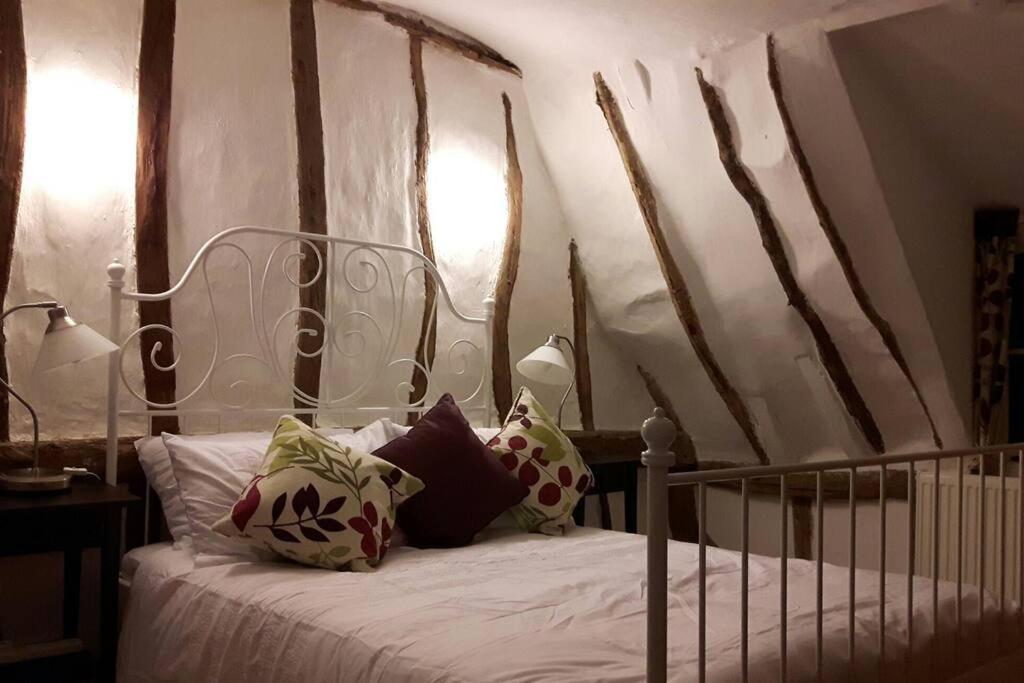 Entire Thatched Holiday home *
